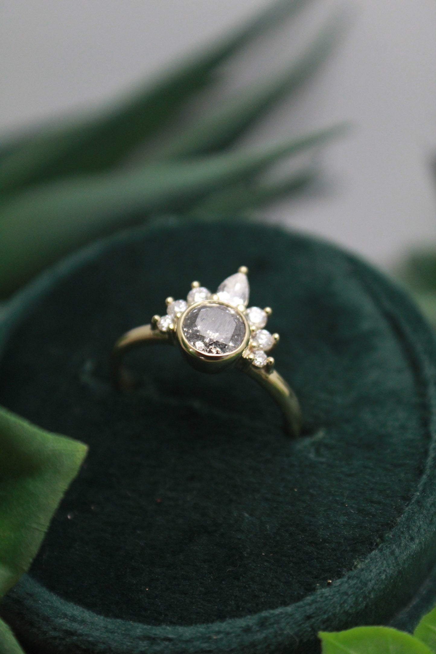OAK Salt and pepper diamond ring